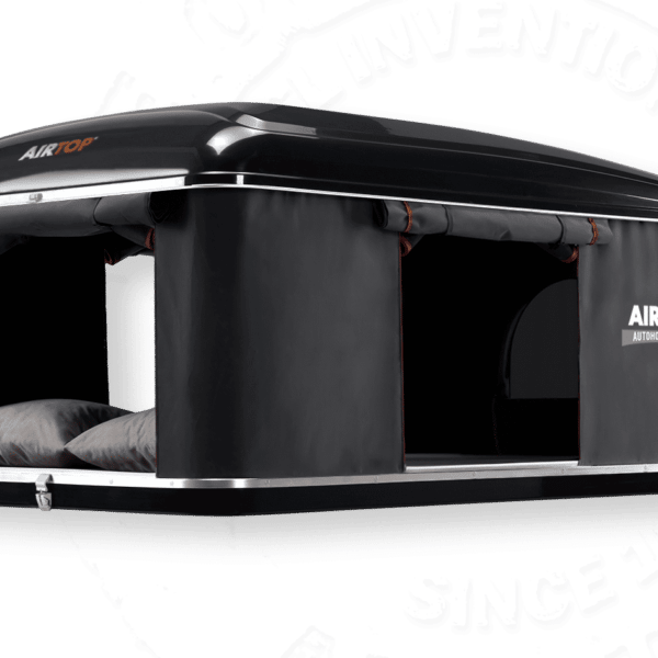 Geöffnetes Airtop Dachzelt Hartschale von Autohome in schwarz geöffnet mit Kissen