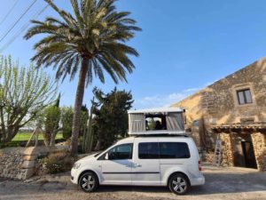 VW Caddy Maxi mit Maggiolina Airlander Dachzelt