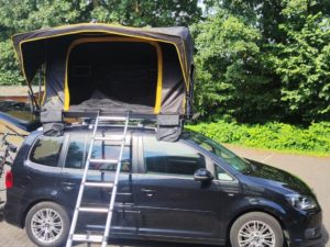 VW Touran mit Lazy Tent Dachzelt