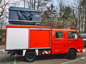 VW Feuerwehrwagen mit Dachzelt von Autohome Maggiolina Grand Tour