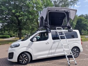 Citroën Spacetourer in weiss mit Dachzelt Lazy Tent