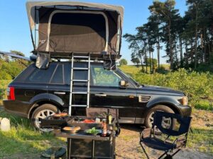 Landrover Range rover schwarz mit Dachzelt Lazy Tent
