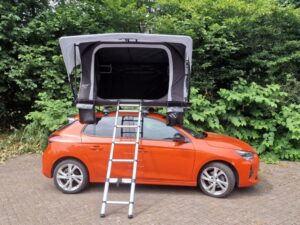 Opel Corsa mit Dachzelt Lazy Tent