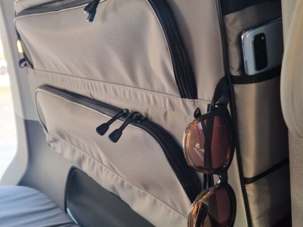 Okenní taška VW T5 T6 T6 T6.1 California šedá s úložnými prostory pro mobilní telefon a brýle od LAYZEE a Pongobag