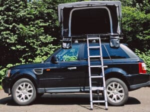 Landrover Range Rover Sport mit Dachzelt Lazy Tent von LAYZEE