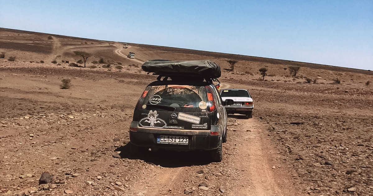 LAYZEE Stories Opel Corsa mit Dachzelt Lazy Tent und Backroad Club durck Marokko. Europe Africa Rallye
